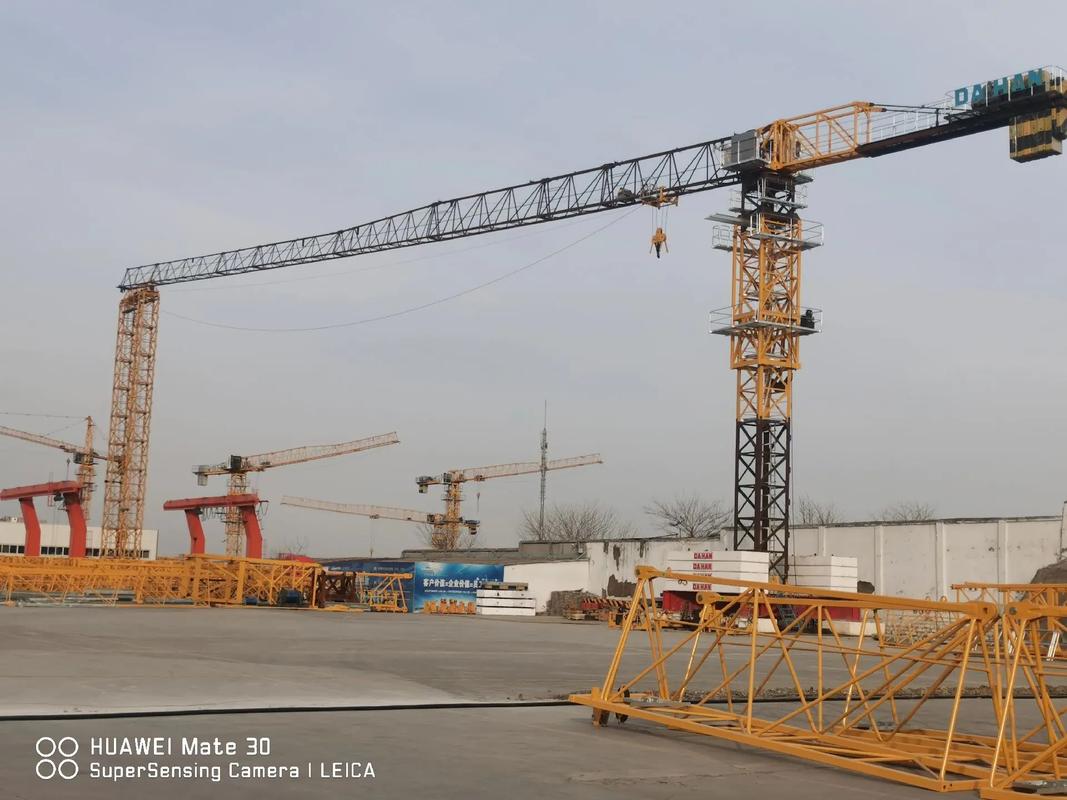 現(xiàn)推出平頭6012,平頭6103一車(chē)裝大漢科技#塔機(jī)租賃